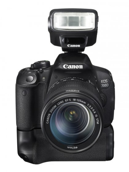 Canon EOS 700D anunciada 22 EOS 700D FRA SPEEDLITE 270EXII BG-E9 w EF-S 18-135mm IS STM_tcm86-1037542