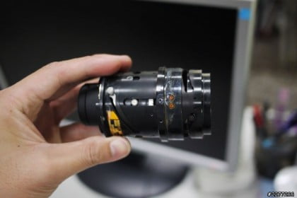 Nikon Repair Center salva un objetivo dañado por agua salada... hirviendolo! 5 Nikon-lens-dropped-to-salt-water-fix-4